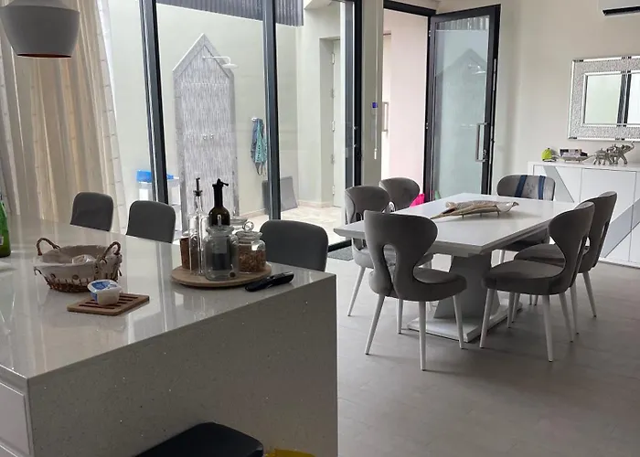 펜션 Toes In The *